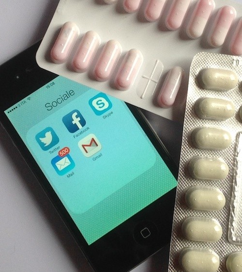 effetti avversi social media